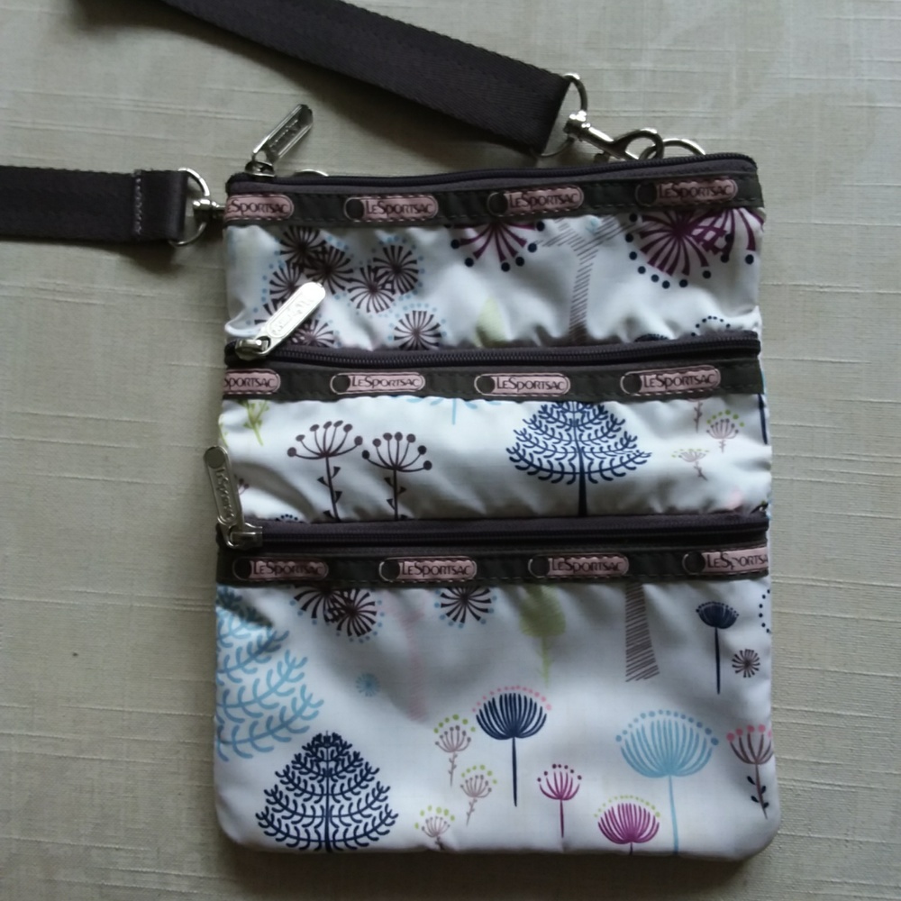 EUC Le Sportsac crossbody